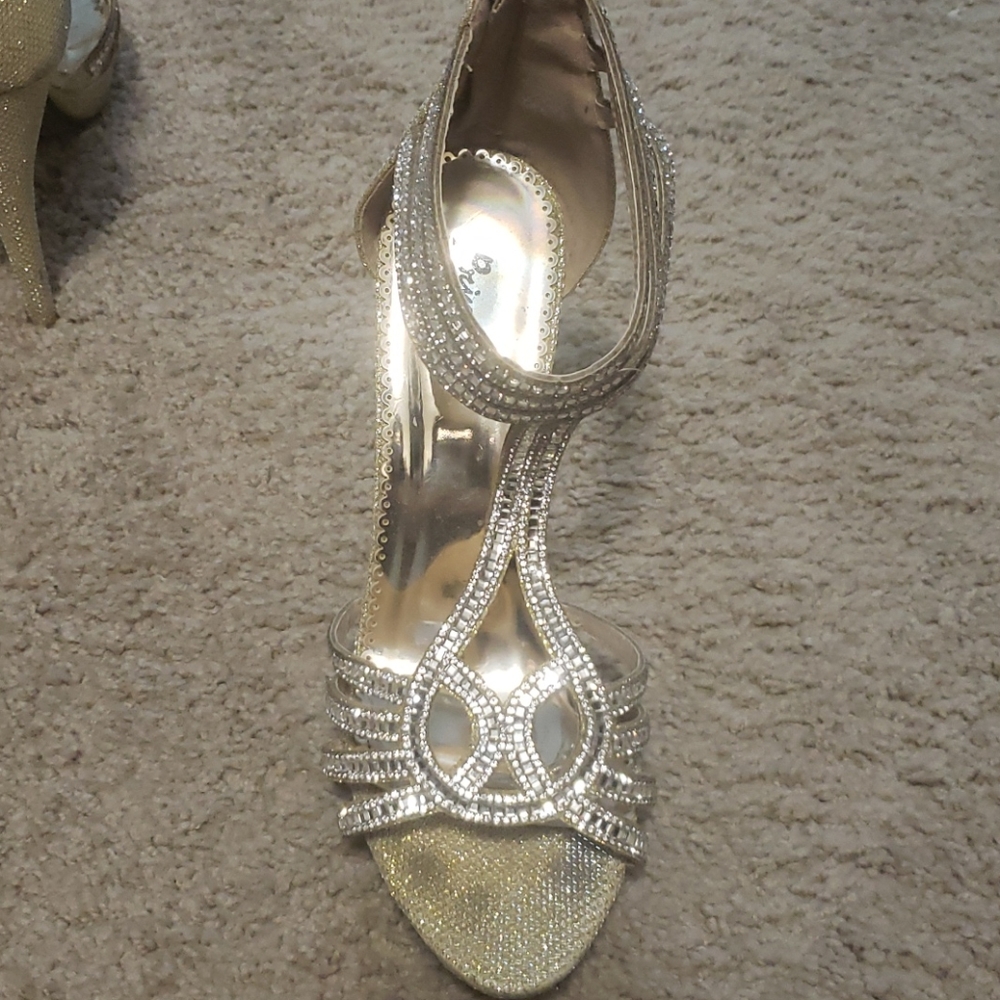 Heels - Picture 3 of 3